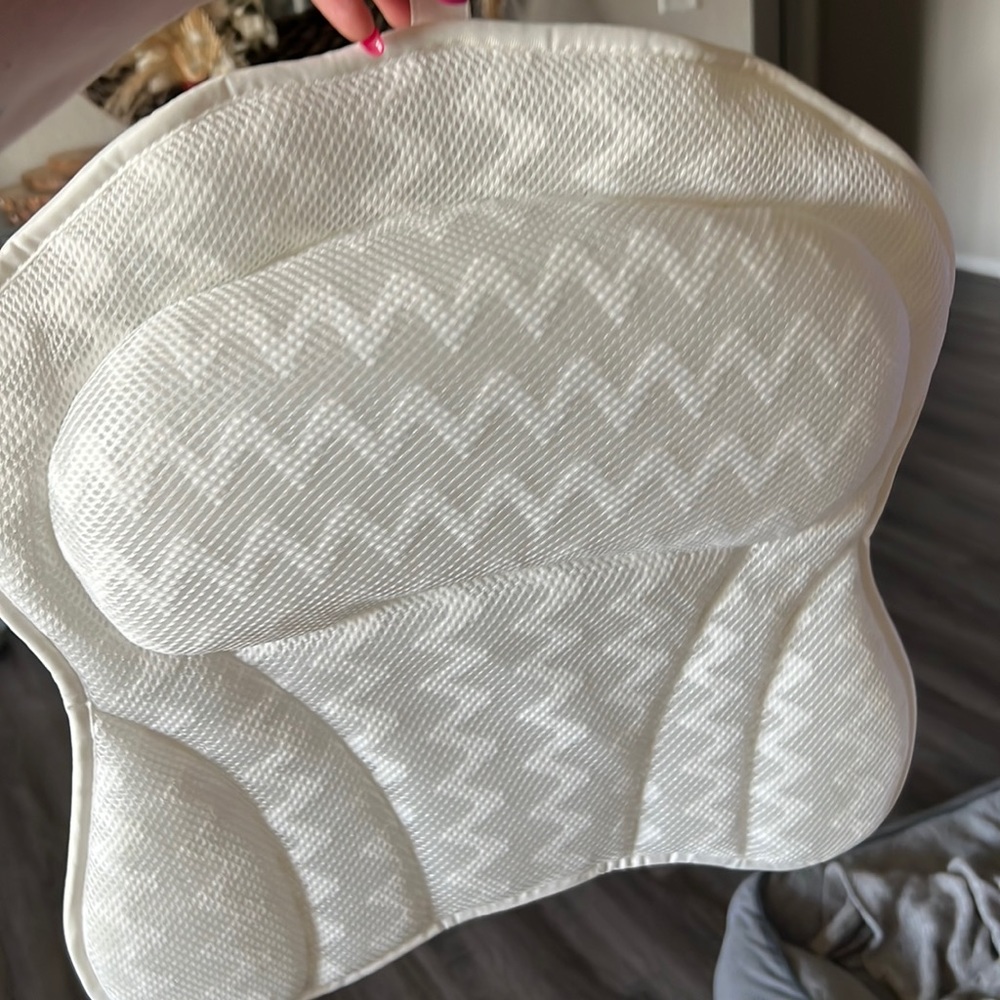 bath pillow - brand new